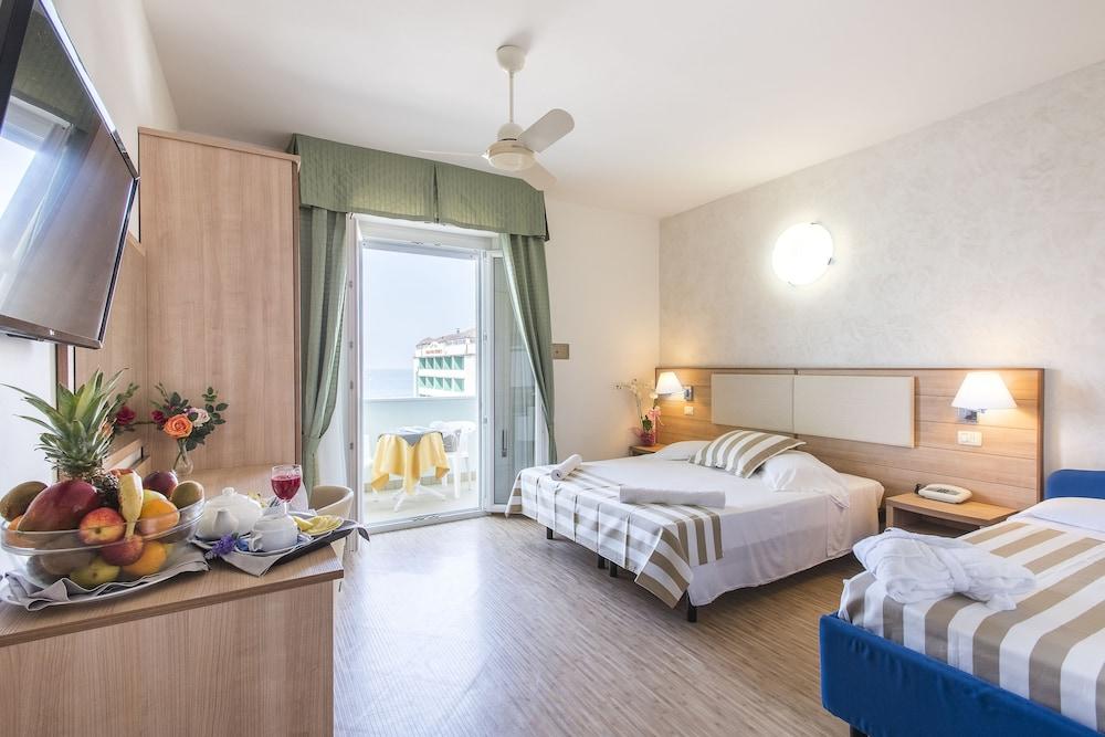 Hotel Losanna Gabicce Mare Extérieur photo