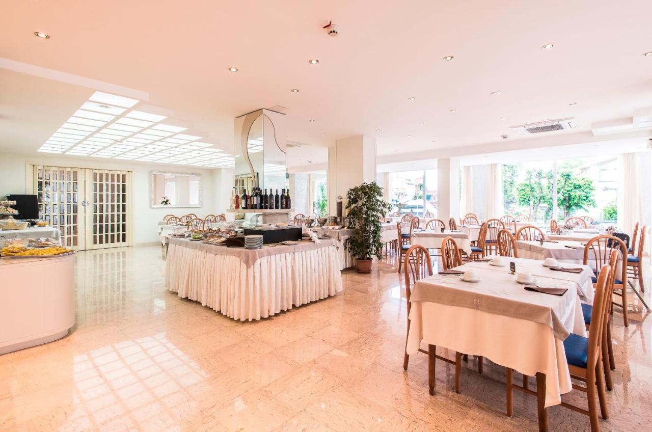 Hotel Losanna Gabicce Mare Extérieur photo